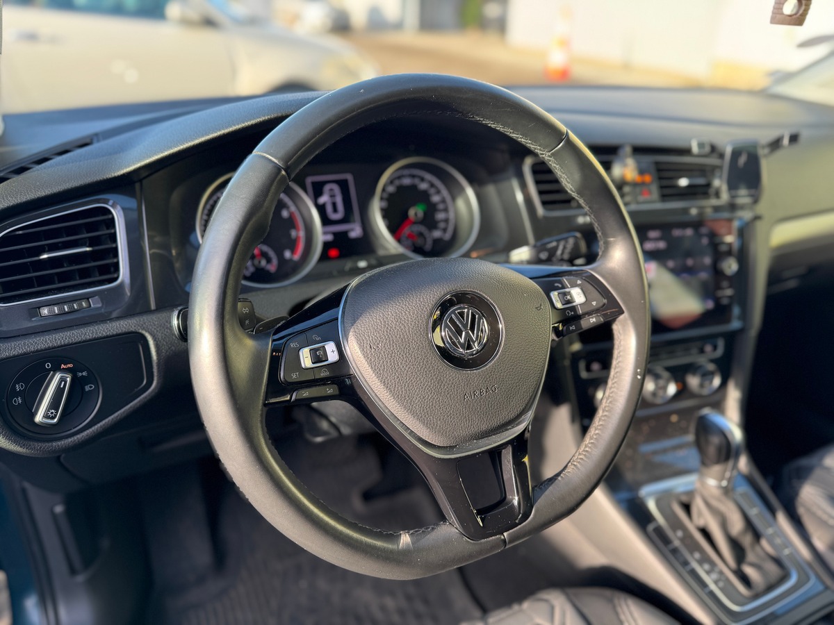 Volkswagen Golf 1.4 tsi 125 cv - BOITE AUTO - APPLE CARPLAY - AIDE PARKING AV / AR