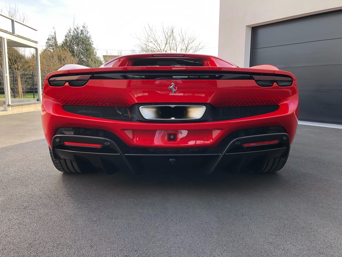 Ferrari 296 GTB 3.0 TURBO V6 HYBRIDE / TVA / 4755 KMS