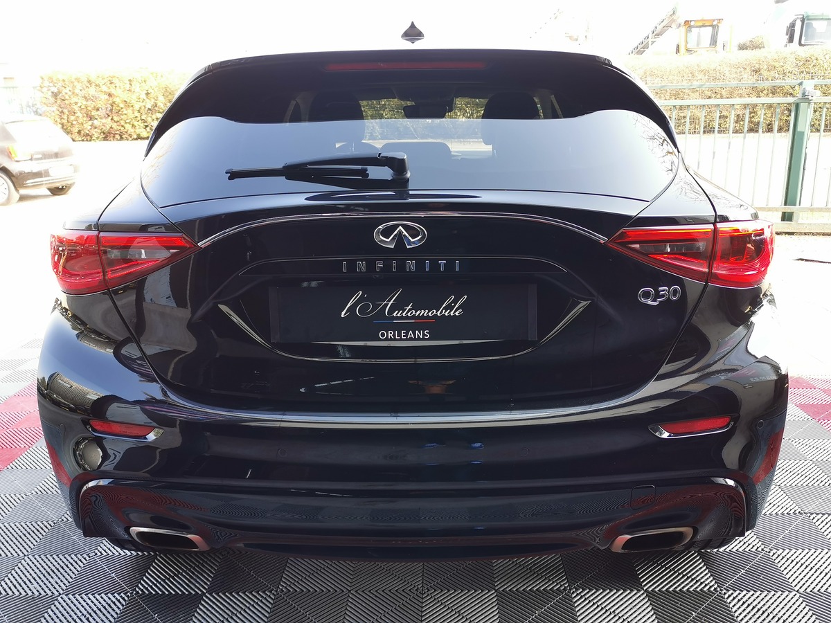 Infiniti Q30 1.6t 122 PREMIUM CITY BLACK CAM 360 g