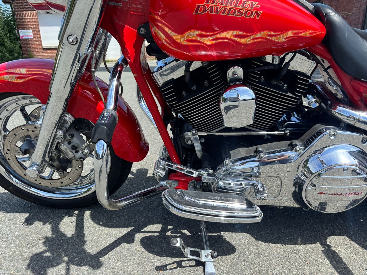 Moto Moto Harley-Davidson FLHRSE3 Screamin' Eagle Road King 2007