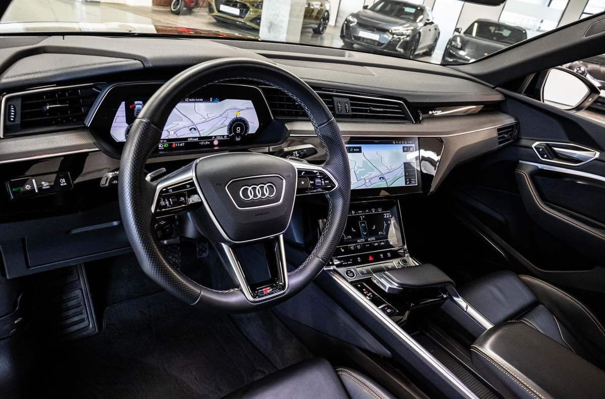Audi e-tron Sportback 55 408ch S Line e-quattro Black Edition Bang&Olufsen Toit ouvrant