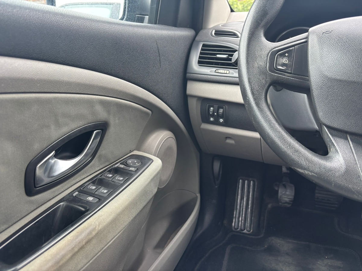 RENAULT Megane III E85 EXPRESSION - Révisée - Garantie