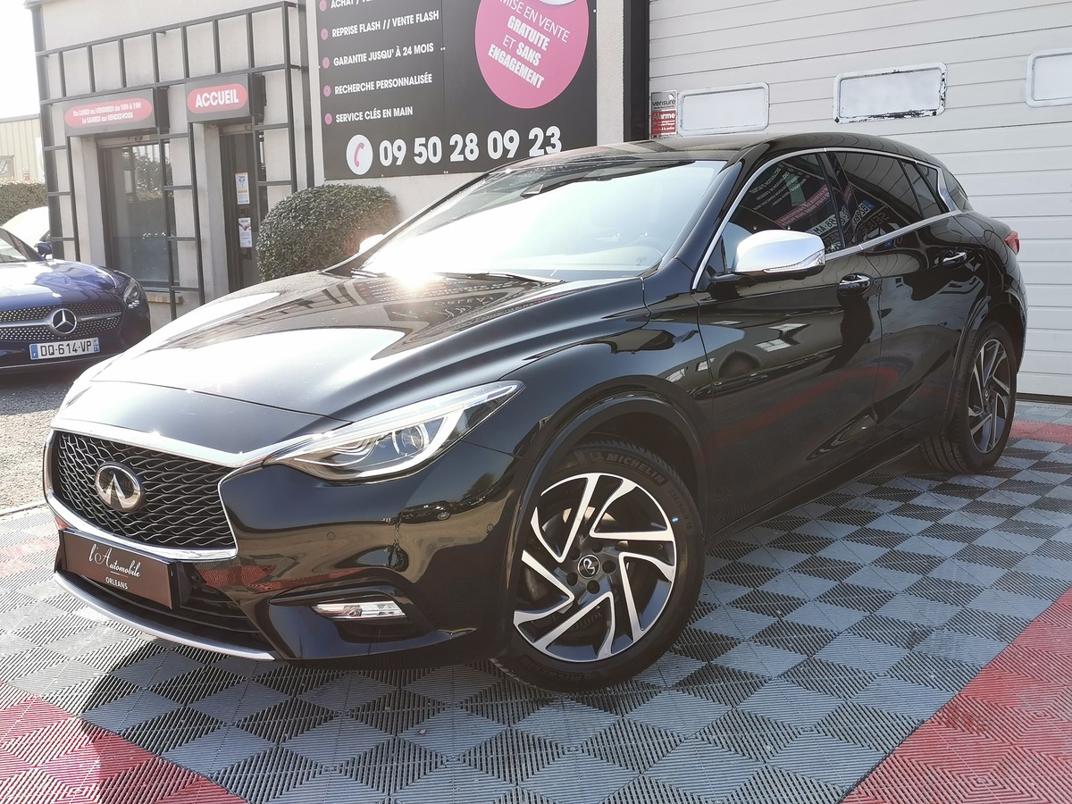 Infiniti Q30 1.6t 122 PREMIUM CITY BLACK CAM 360 g