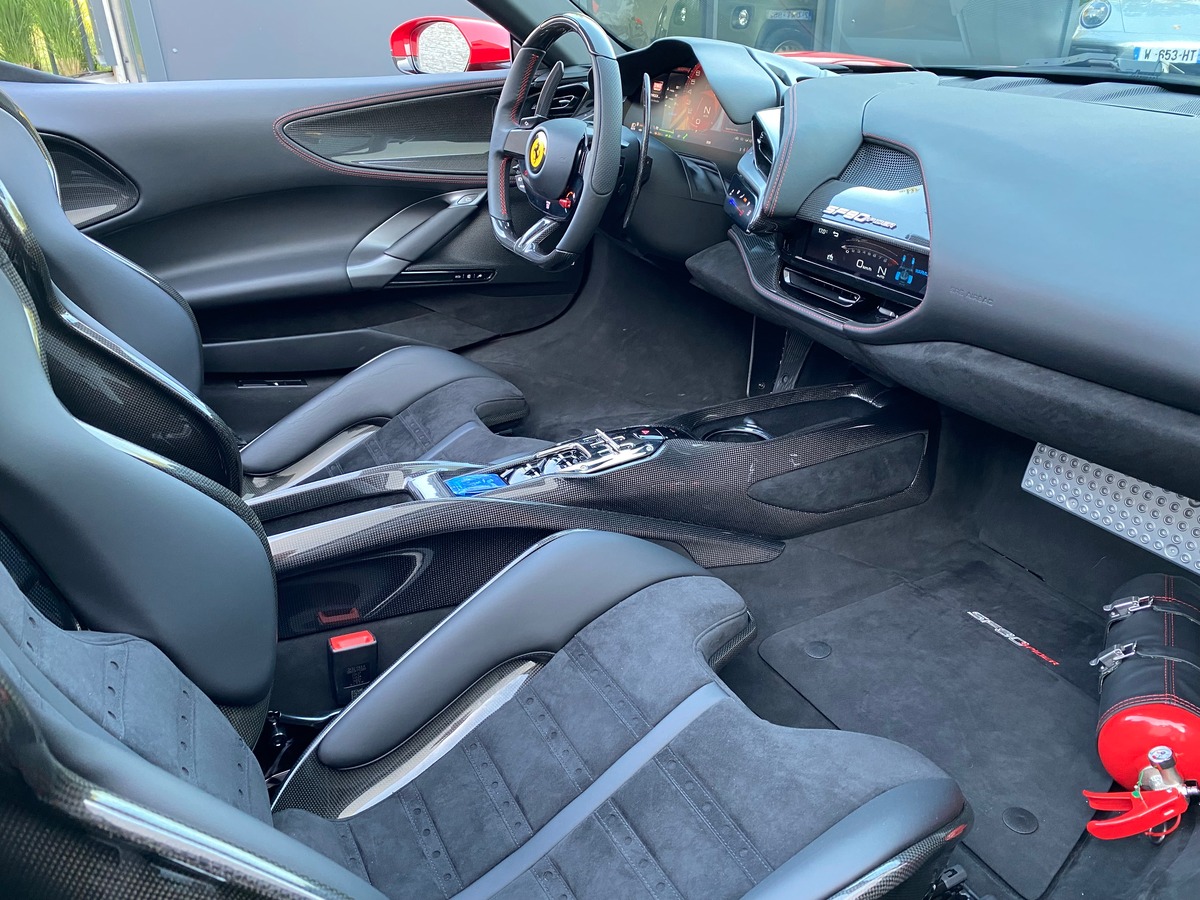 Ferrari SF90 SPIDER / TVA / 1ERE MAIN / 300 KMS
