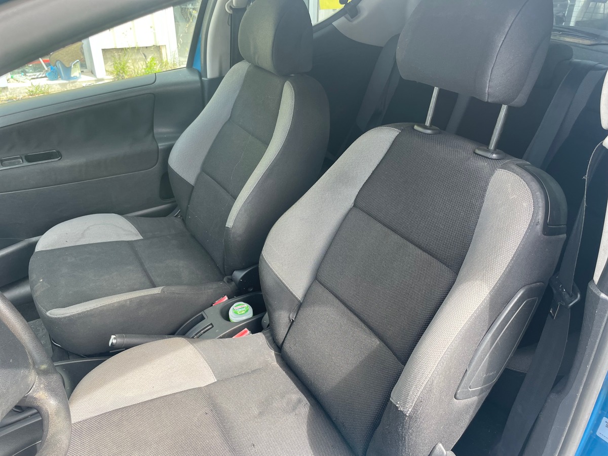 Peugeot 207 1.4 90 CV IDEAL JEUNE PERMIS - CLIMATISATION - POSTE BLUETOOTH - REGULATEUR DE VITESSE