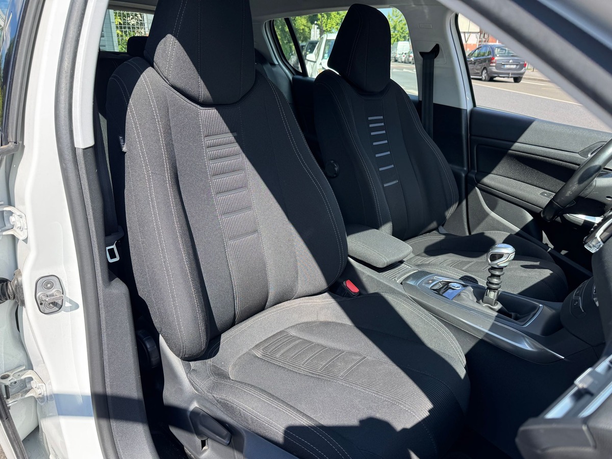 Peugeot 308 PHASE II 1.6 HDI 115 ALLURE