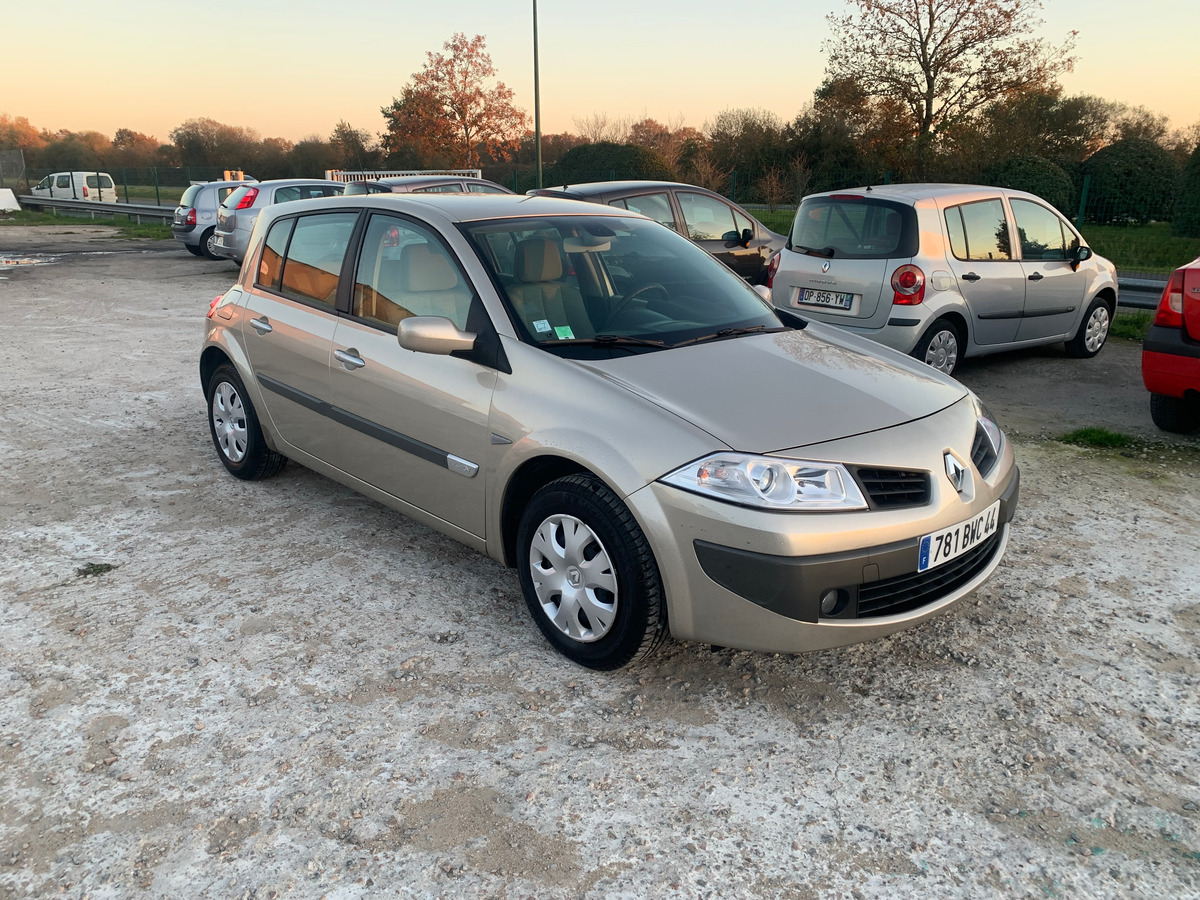 RENAULT Megane mégane 1.4i 16v - 98CH 55460KM