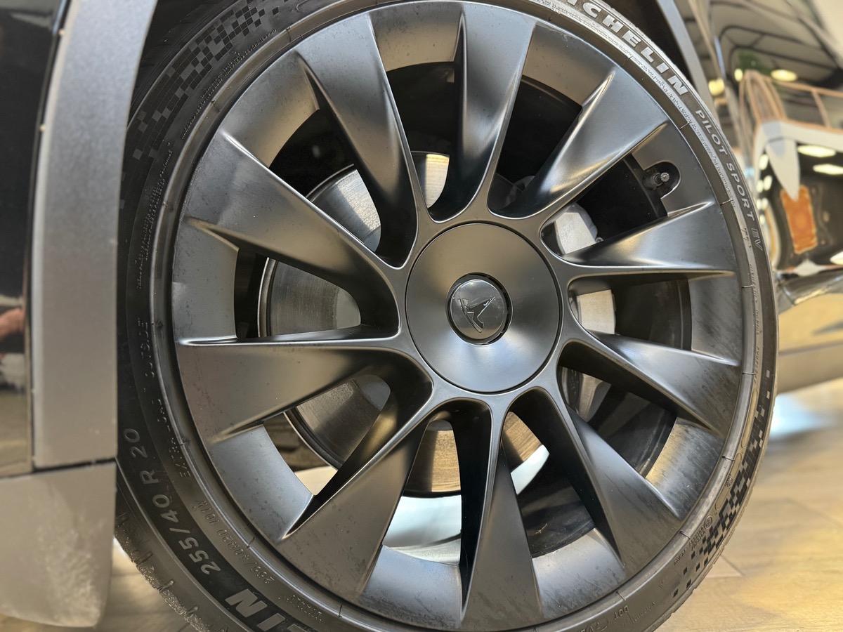 Tesla Model Y 347 cv PREMIÈRE MAIN AUTOPILOTE