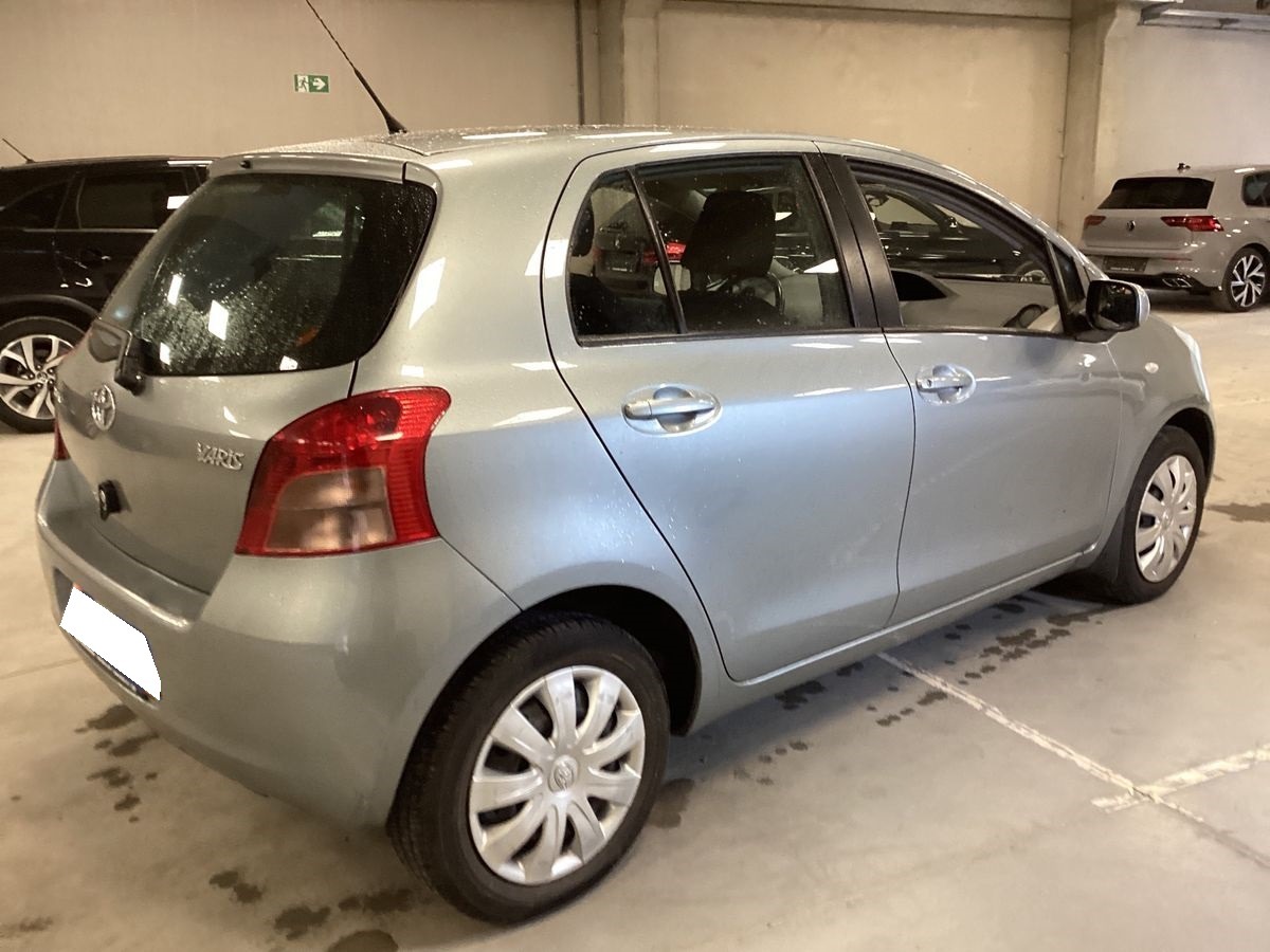 Toyota Yaris II 1.3 VVTi 87