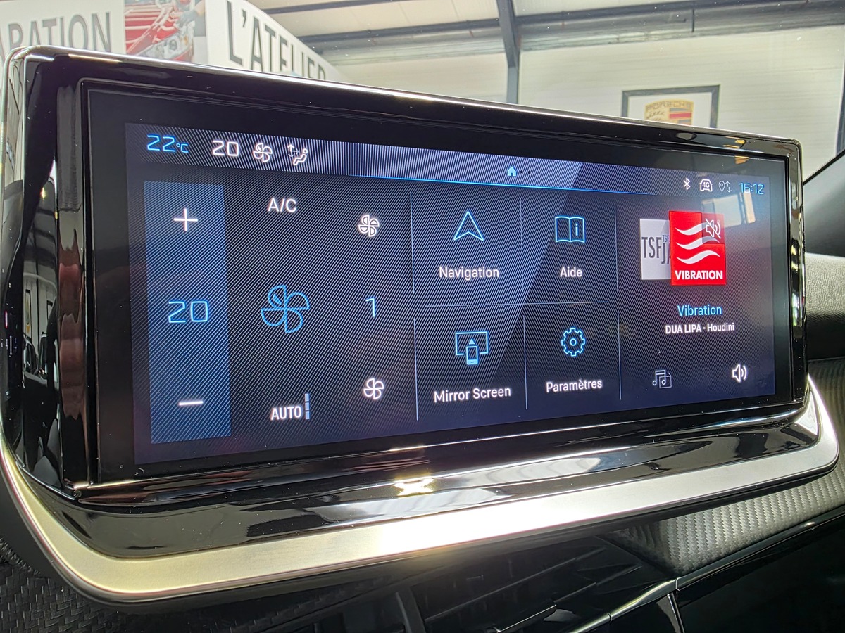 Peugeot 2008 II 130CH ALLURE BVA // ATTELAGE