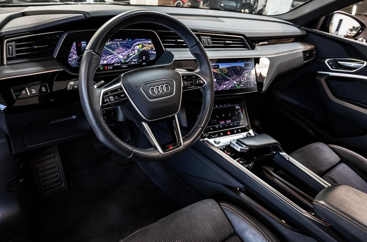 Audi e-tron Sportback 55 408ch S Line e-quattro Pack Black Edition