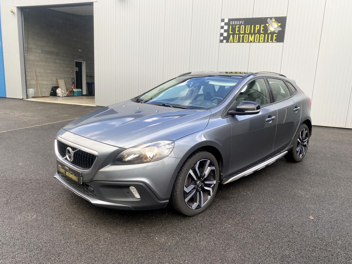 Volvo V40 Cross Country (2) 1.5 T3 152 CH R-DESIGN GEARTRONIC 6