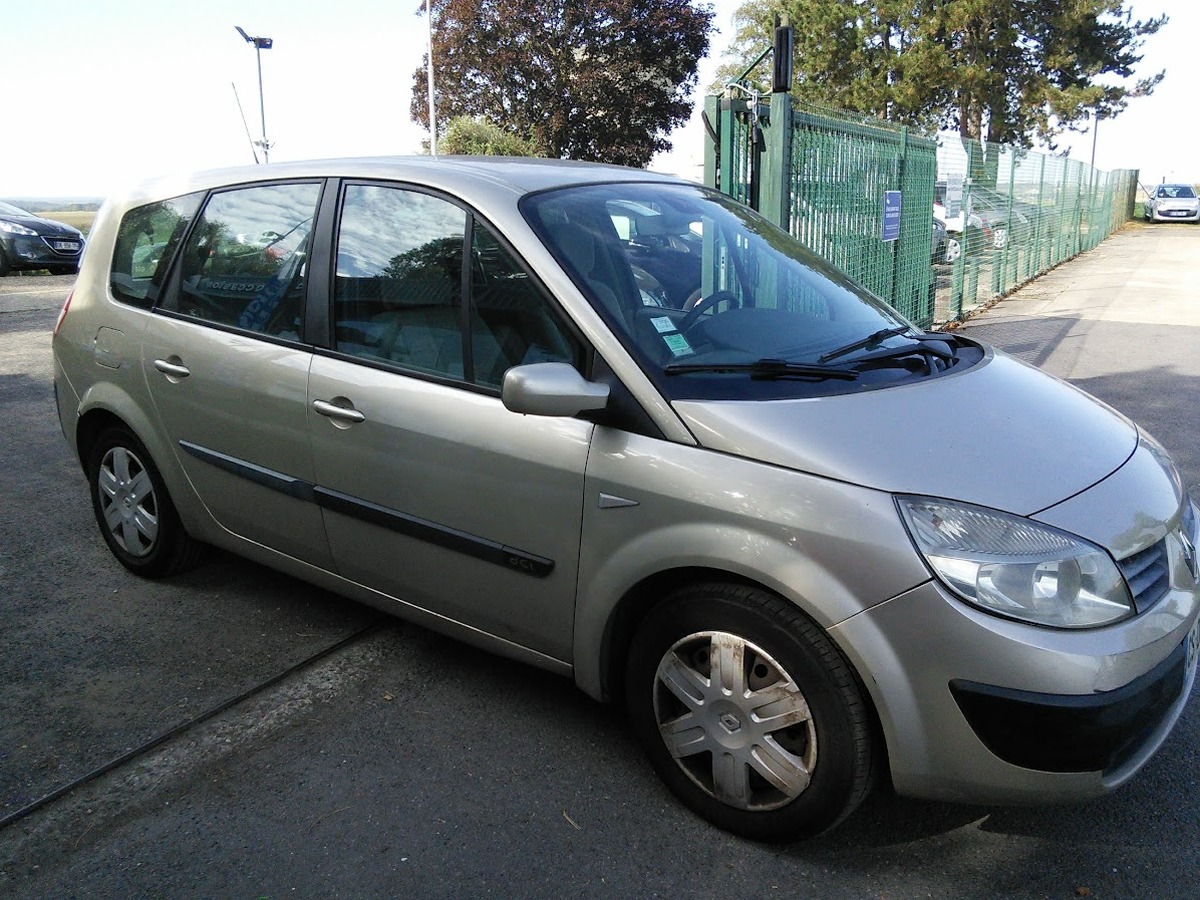Renault Grand Scenic 1.5 dCi Diesel 106 CH 7 PLACE