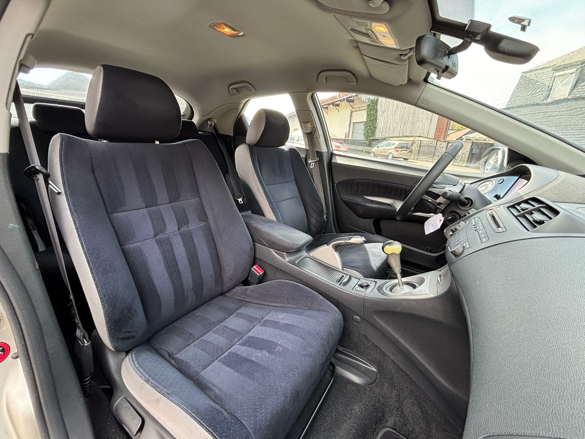 Honda Civic 1.8 VTEC 140 - Finition Sport - Garantie