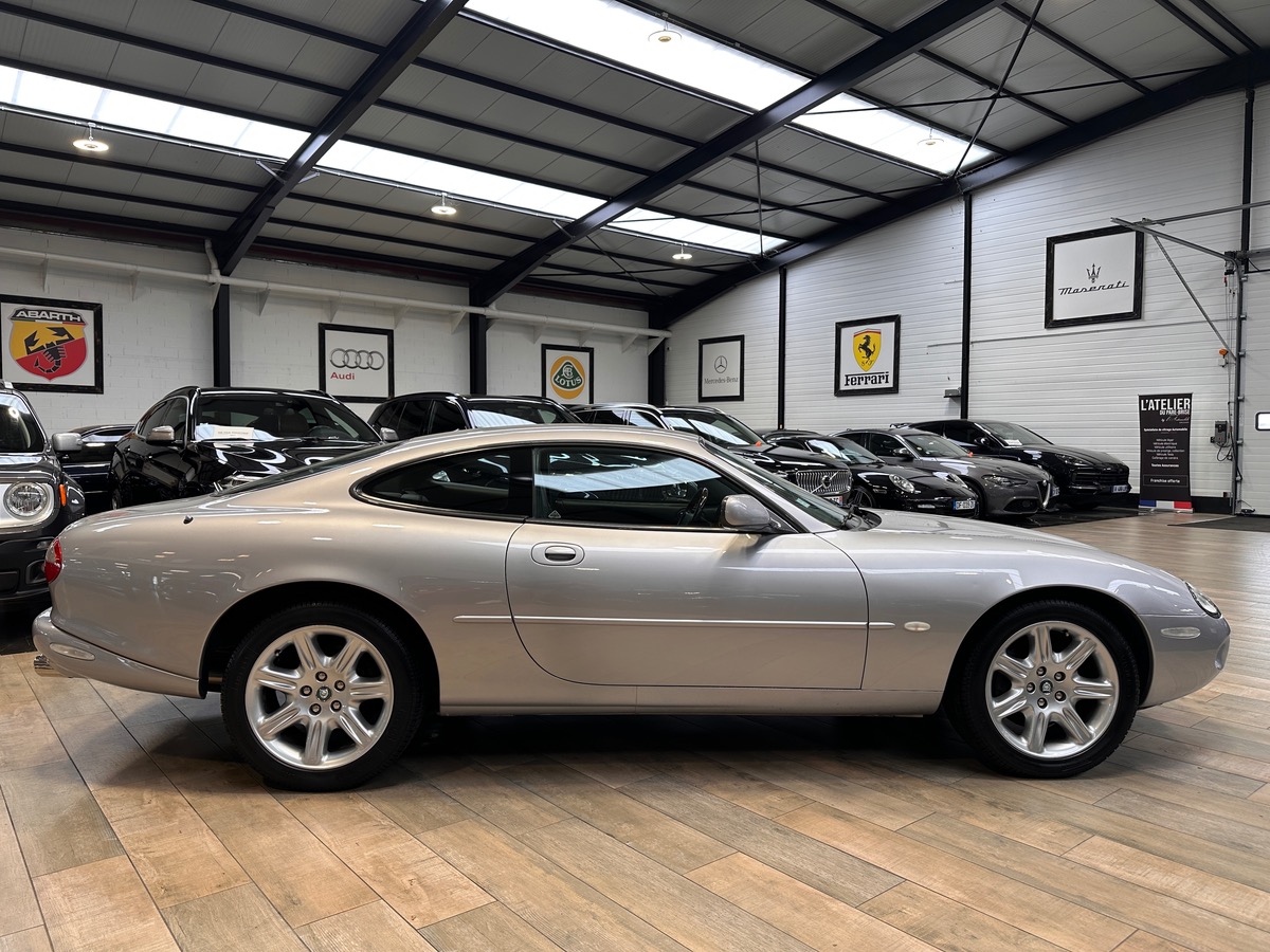 Jaguar XK8 Coupe 4.0i V8