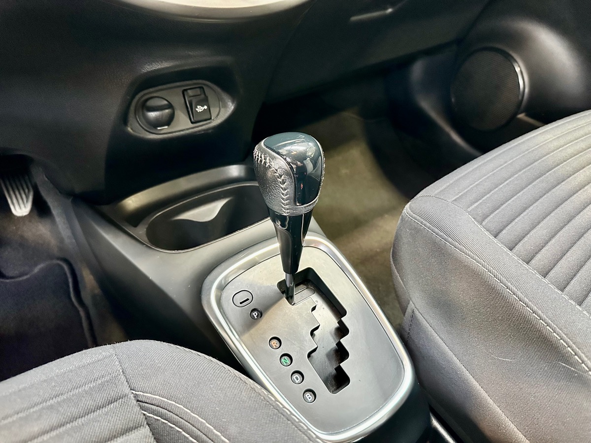 Toyota Yaris III (2) Hybrid 100H Dynamic 5P BVA