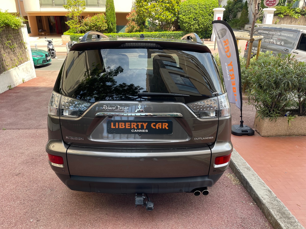 Mitsubishi Outlander 2.2 DI-D 156 CV 4WD 7 Places/Entretien complet Constructeur/Toit Ouvrant