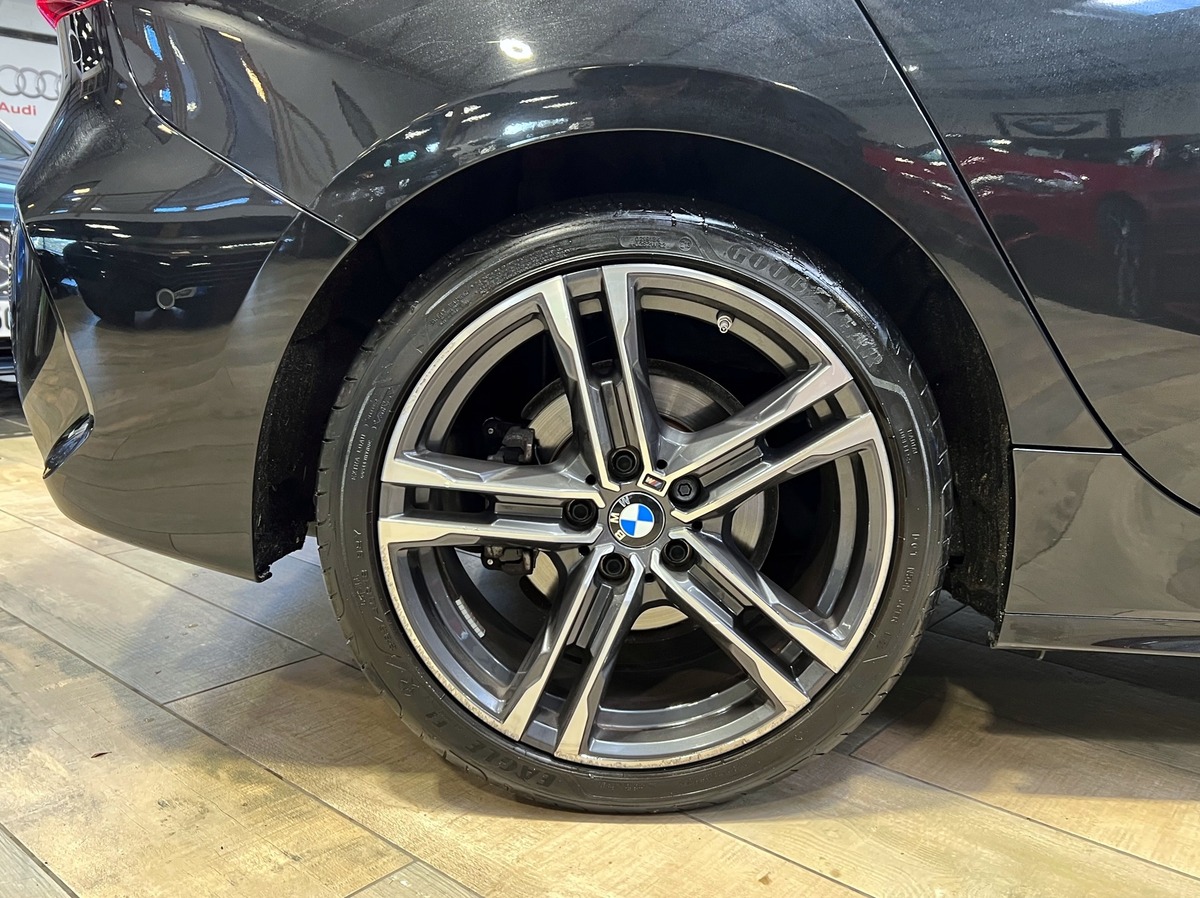 Bmw Série 1 (F40) 118D 150 BVA8 M SPORT BLACK SHADOW LINE