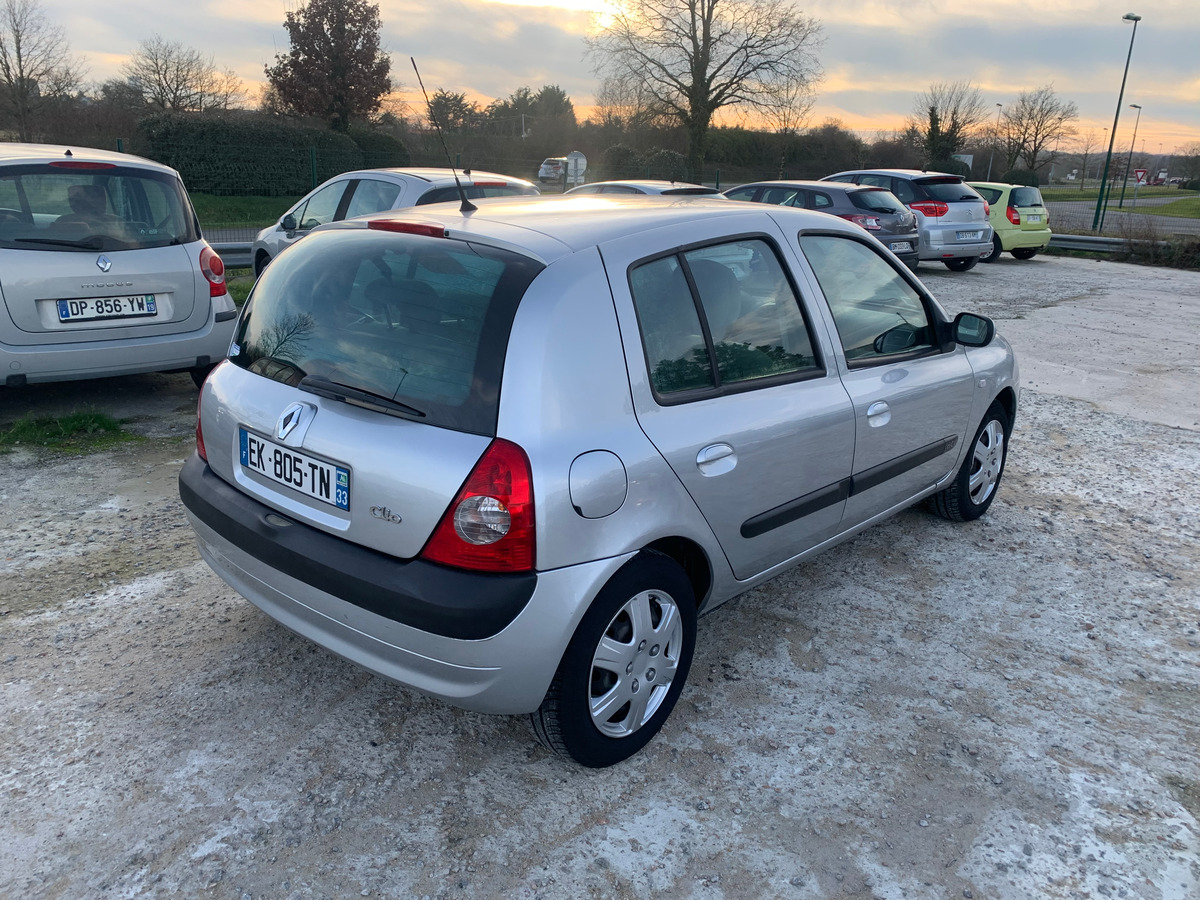 RENAULT Clio 1.5 dci - 65CH 201038KM