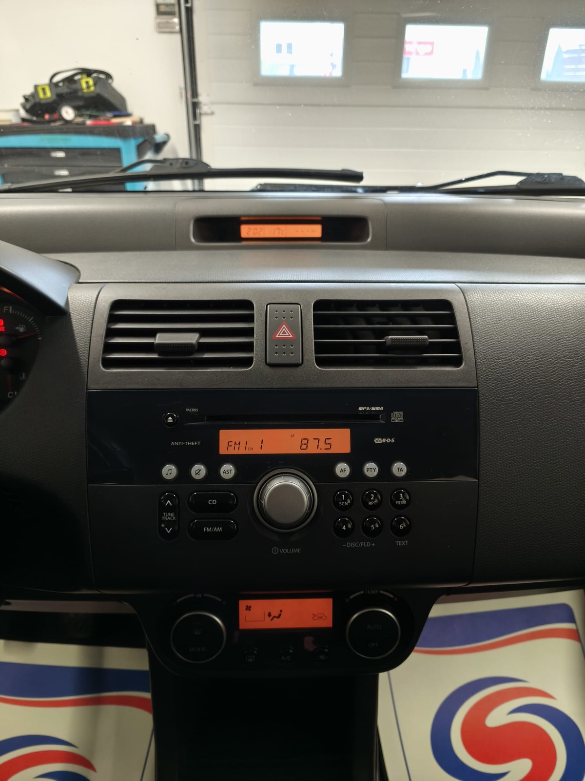 Suzuki Swift III 1.3 16V 93Ch
