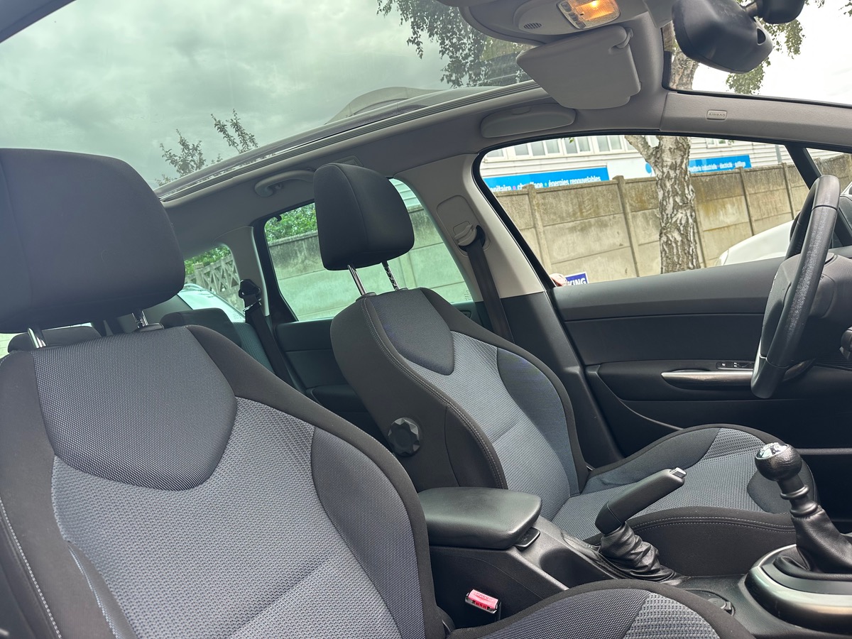 Peugeot 308 SW 1.6 e-HDI 112 CV 7 place spéciale family 4XCB