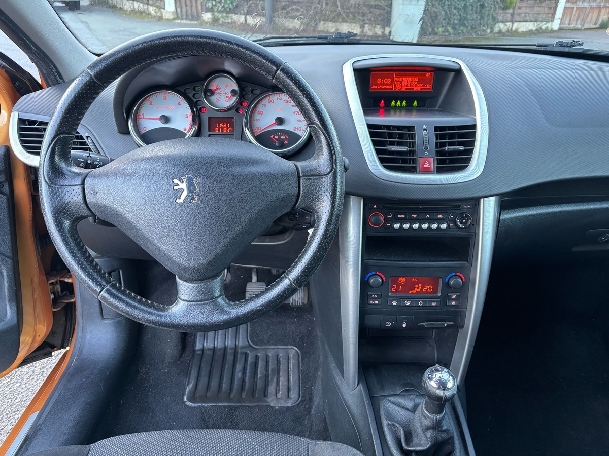 Peugeot 207 1.6 HDI 90 - PREMIUM - DISTRIBUTION NEUVE - REVISEE - GARANTIE
