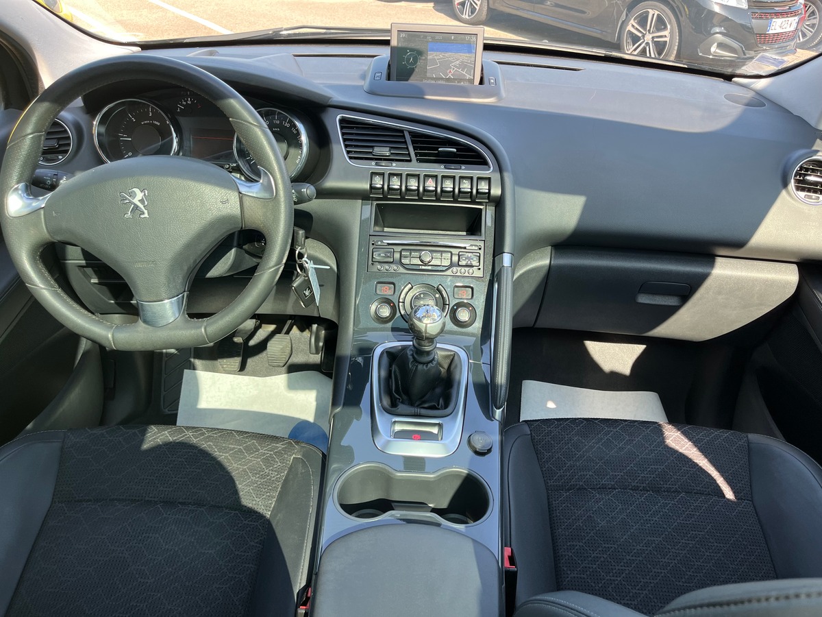 Peugeot 3008 1.6 HDI 115 CH ALLURE