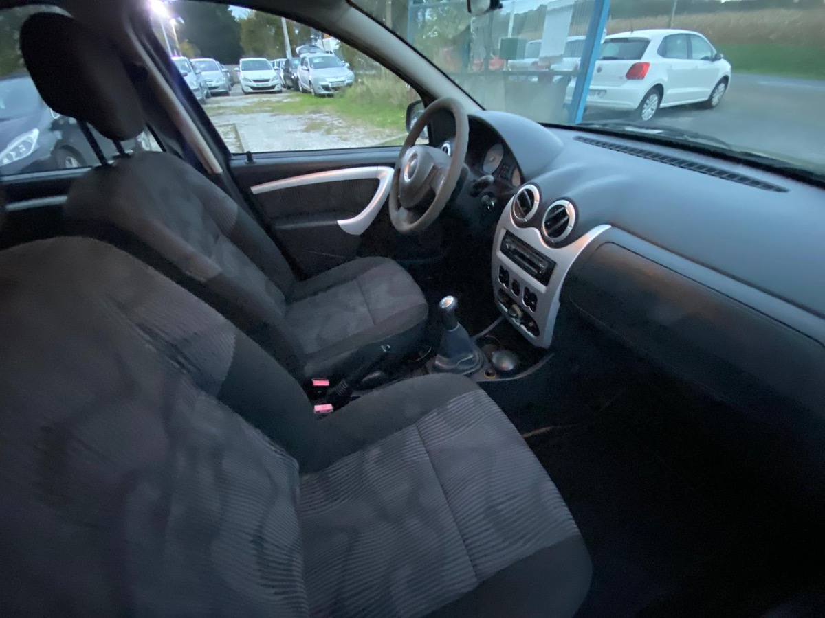 Dacia Sandero 1.5 dci 90cv 1ère main carnet entretien complet 