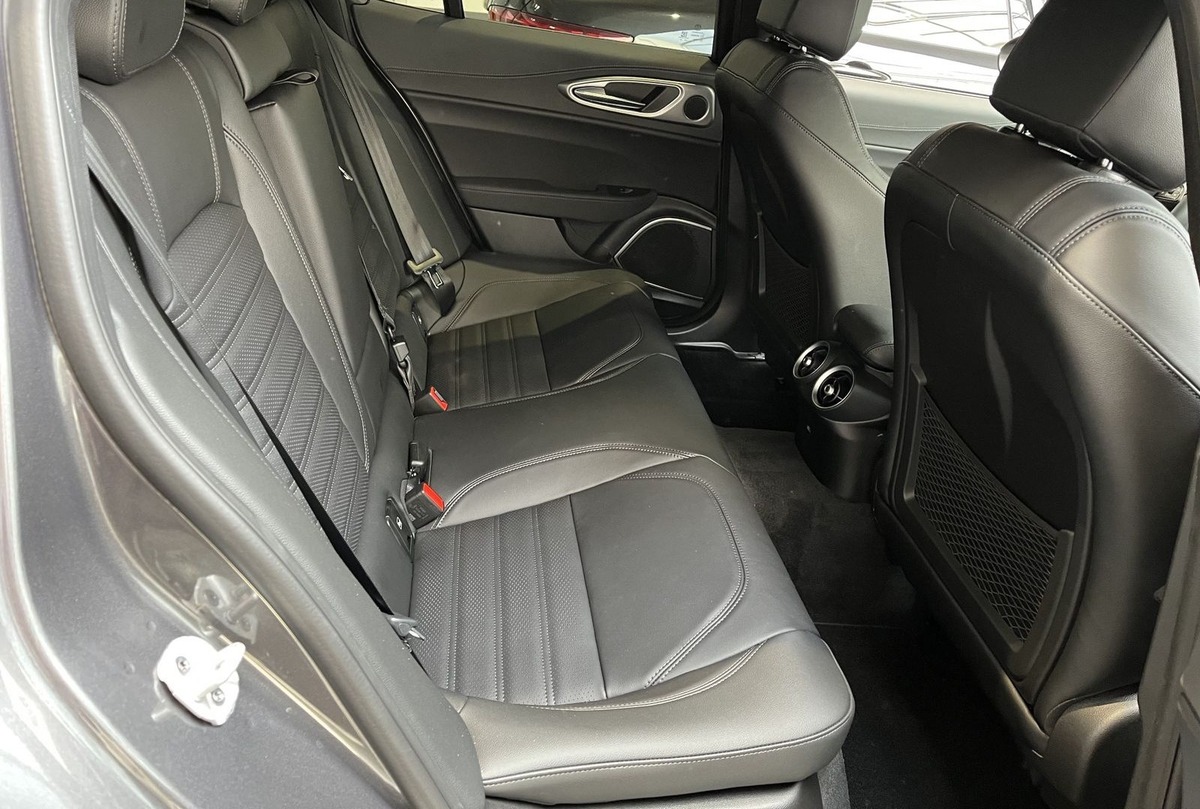 Alfa Romeo Giulia 2.0 TB 280ch Veloce Q4 AT8 Gris Vesuve Harman-Kardon
