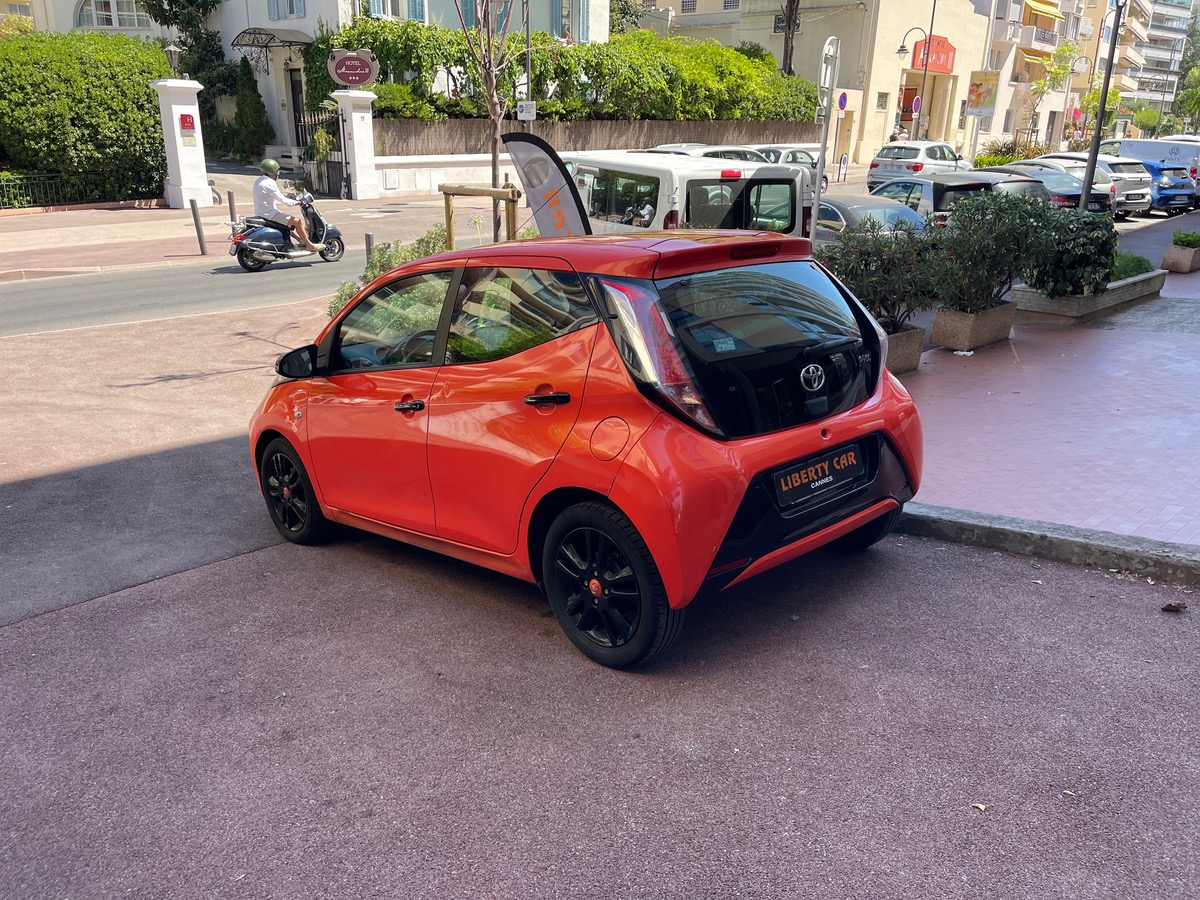Toyota Aygo 1.0 VVTI 69CV /1er Main / GPS / Caméra / 5 portes