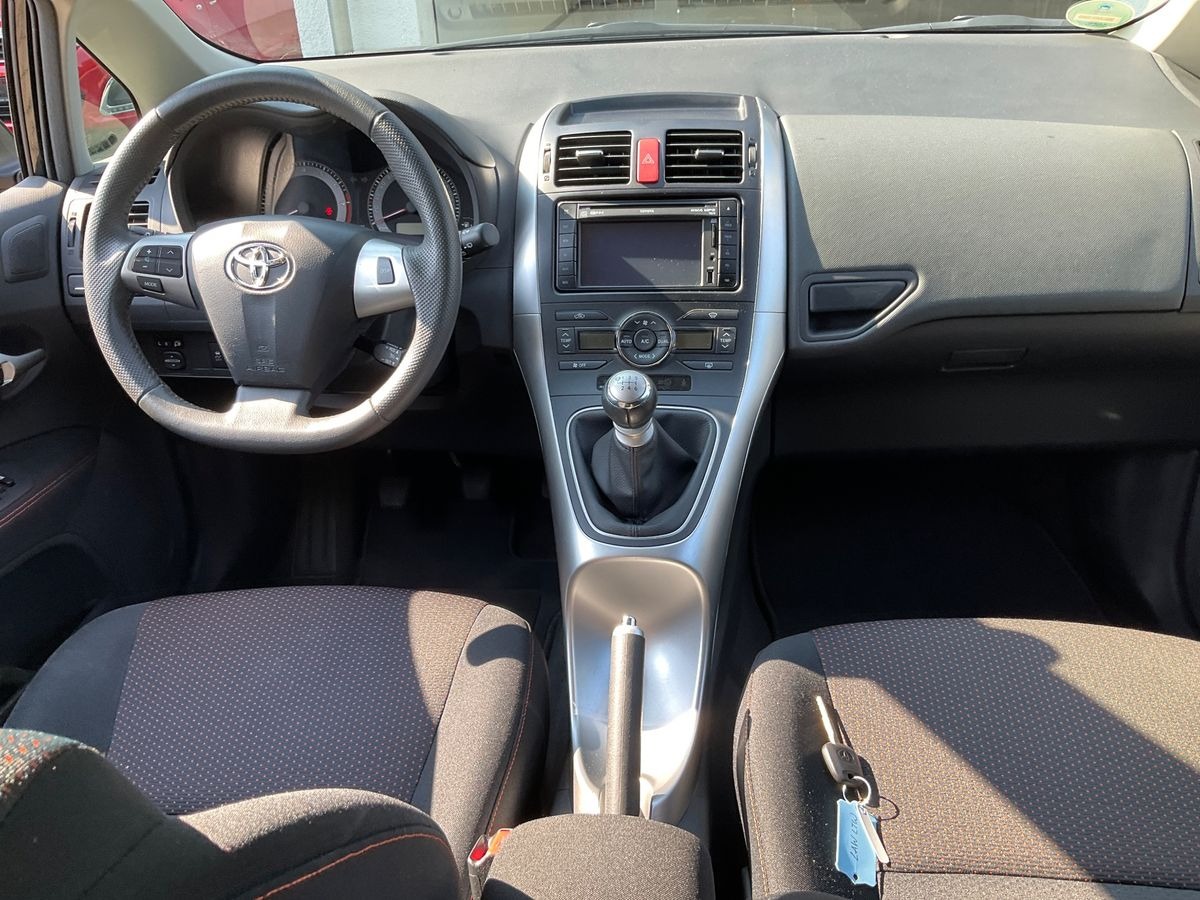 Toyota Auris 1.6 VVTi 132 Sportline