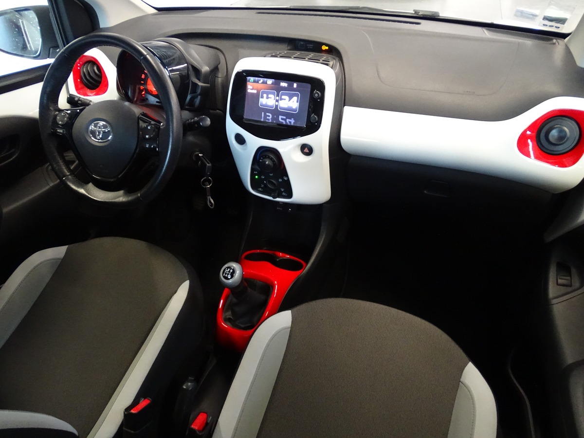 Toyota Aygo II 1.0 VVT-I 69 Ch X-PLAY 5P ( Caméra de recul / Régulateur / Clim )