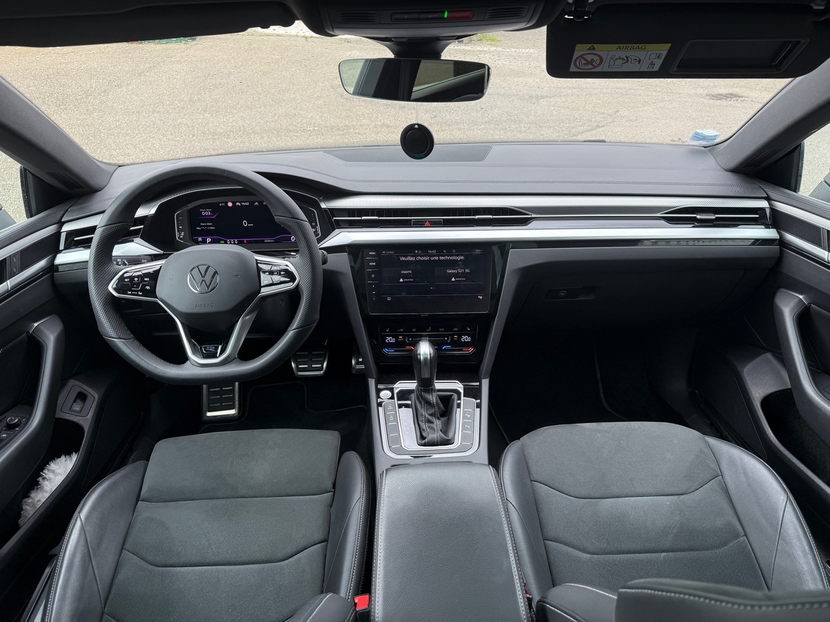 Volkswagen Arteon ShootingBrake 2.0L TDi EVO SCR DSG7 150 cv R-line, Toit ouvrant, Suivi Complet