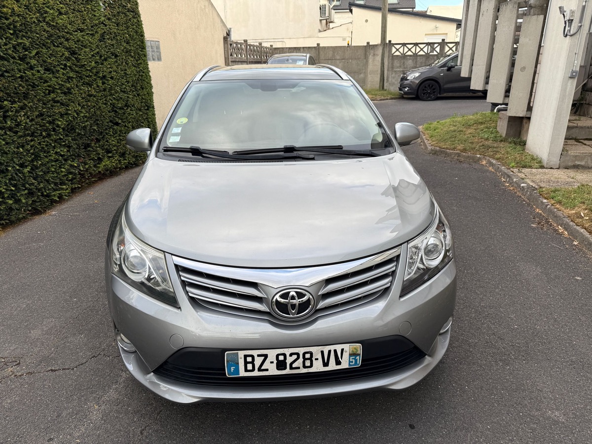 Toyota Avensis SW 2.0 D-4D 126 CV 1er main exécutive 4XCB