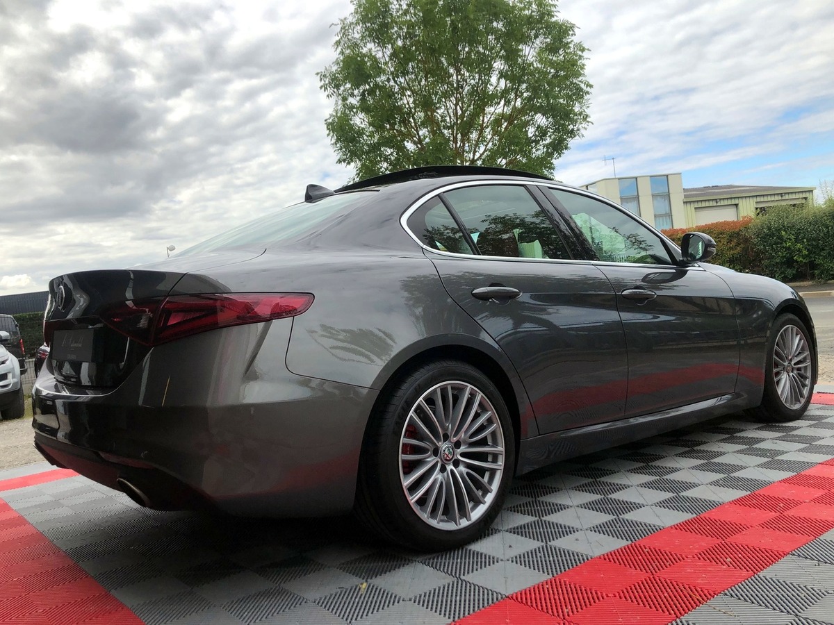 Alfa Romeo Giulia 2.0 TB 200 LUSSO EDITION AT8