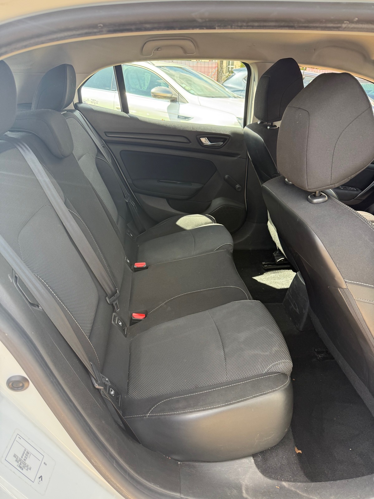 RENAULT Megane IV 4 dci 90 Chx 5 places BUSINESS REGULATEUR CLIM 167 600 Kms 11/2017