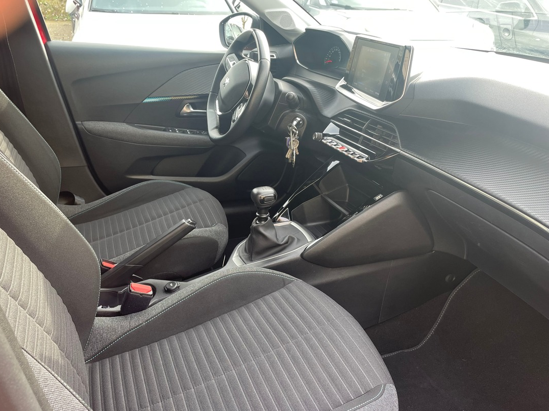 Peugeot 208 100CV  RIEN A PREVOIR - CARPLAY - RADAR DE RECUL - CLIMATISATION AUTO