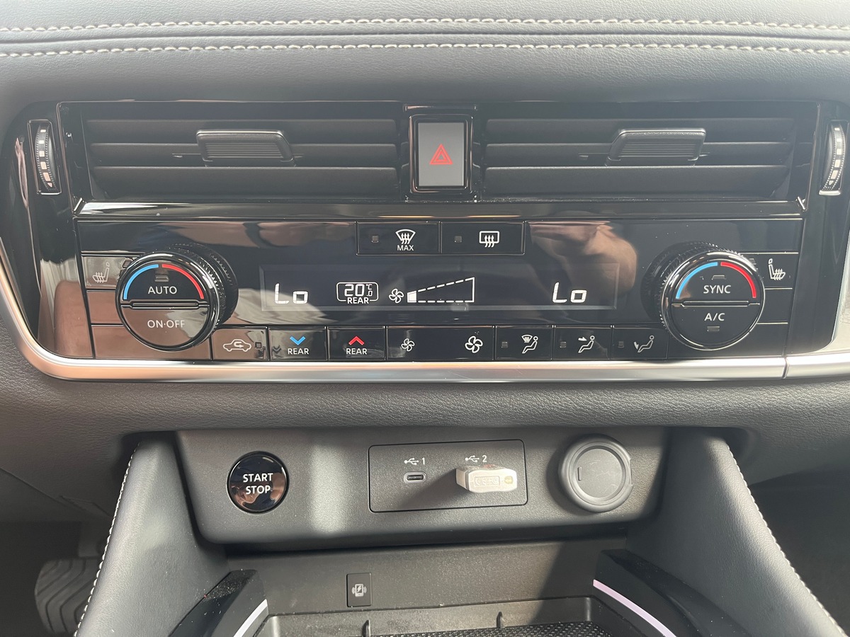 Nissan NISSAN X TRAIL E POWER 204CH TEKNA, 3 ANS D'ENTRETIENS INCLUS, TOIT OUVRANT, SIEGES CHAUFFANT