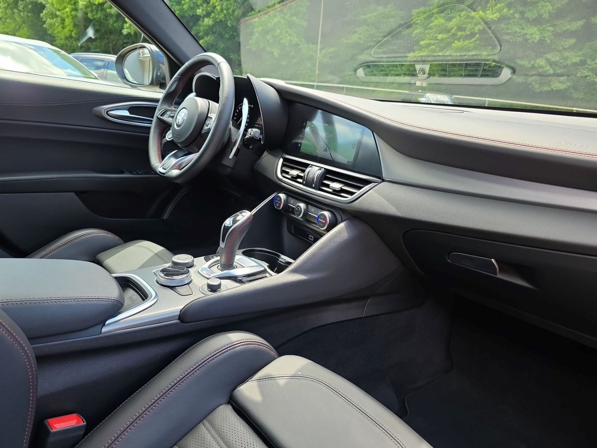 Alfa Romeo Giulia 2.0T 280ch Competizione Q4 AT8 Toit ouvrant Harman-Kardon