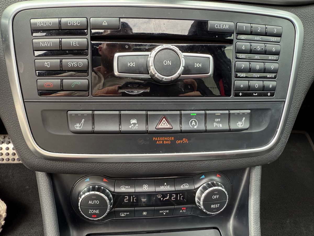 Mercedes-Benz GLA 45 AMG 2.0 4MATIC 7G-DCT 360cv, Toit ouvrant, Sièges électriques chauffants.