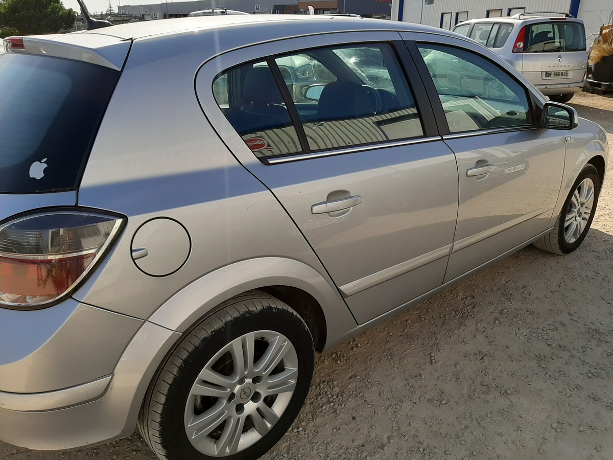 Opel Astra 1.7 CDTI PACK COSMO 125 GTIE 6MOIS 