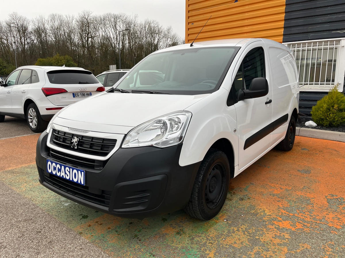 Peugeot Partner Utilitaire Phase 2 L1 Electrique Fourgon 49KW Boîte automatique TVA récupérable