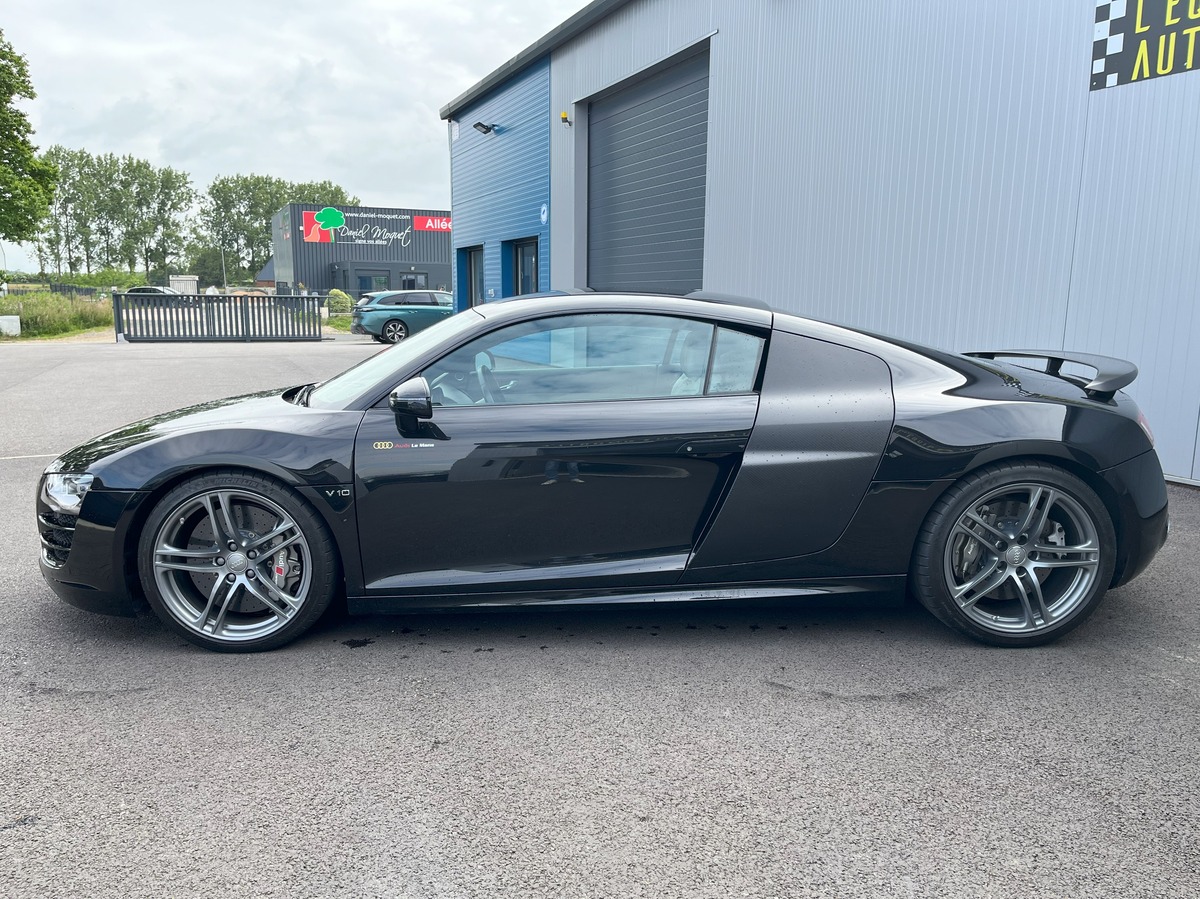 Audi R8 5.2 V10 FSI 525 QUATTRO R TRONIC