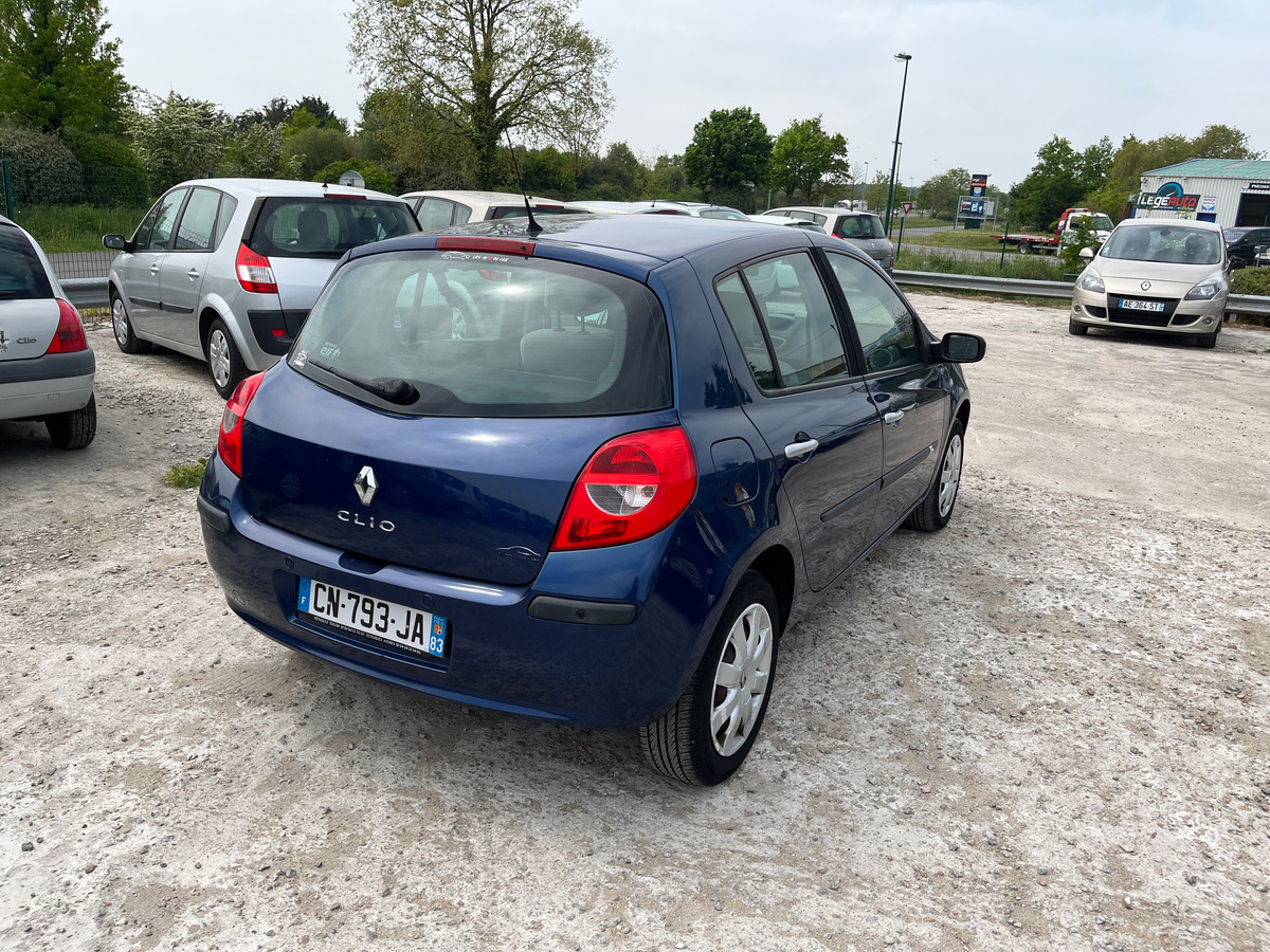 RENAULT Clio 1.6i 16v - 110CH 109673KM