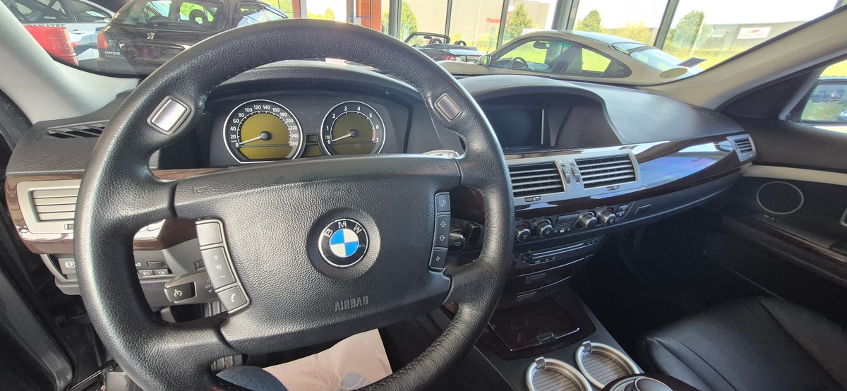 Bmw Série 7 740i 303CV