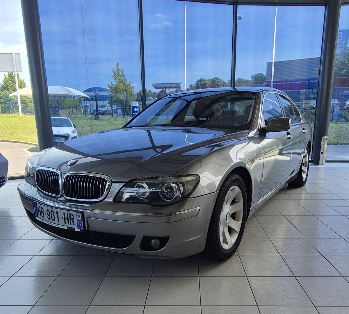 Bmw Série 7 740i 303CV