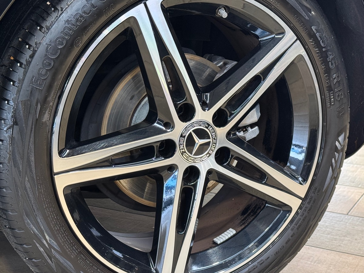 Mercedes-Benz Classe A 200 PROGRESSIVE LINE 163CV 7G-DCT 1ERE MAIN