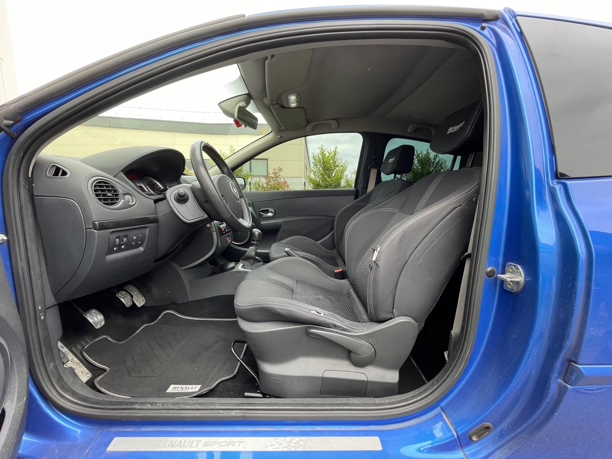 RENAULT Clio III RS 2.0L 200
