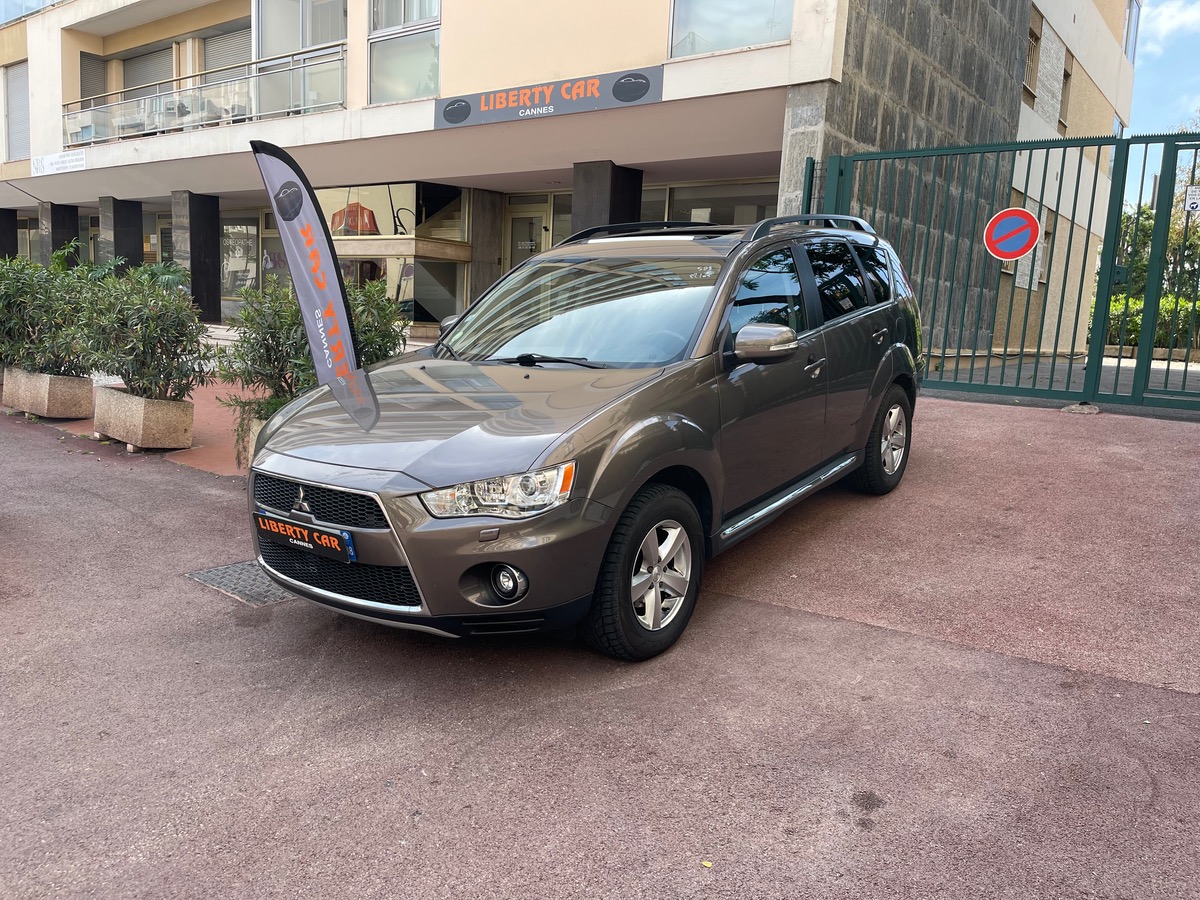 Mitsubishi Outlander 2.2 DI-D 156 CV 4WD 7 Places/Entretien complet Constructeur/Toit Ouvrant