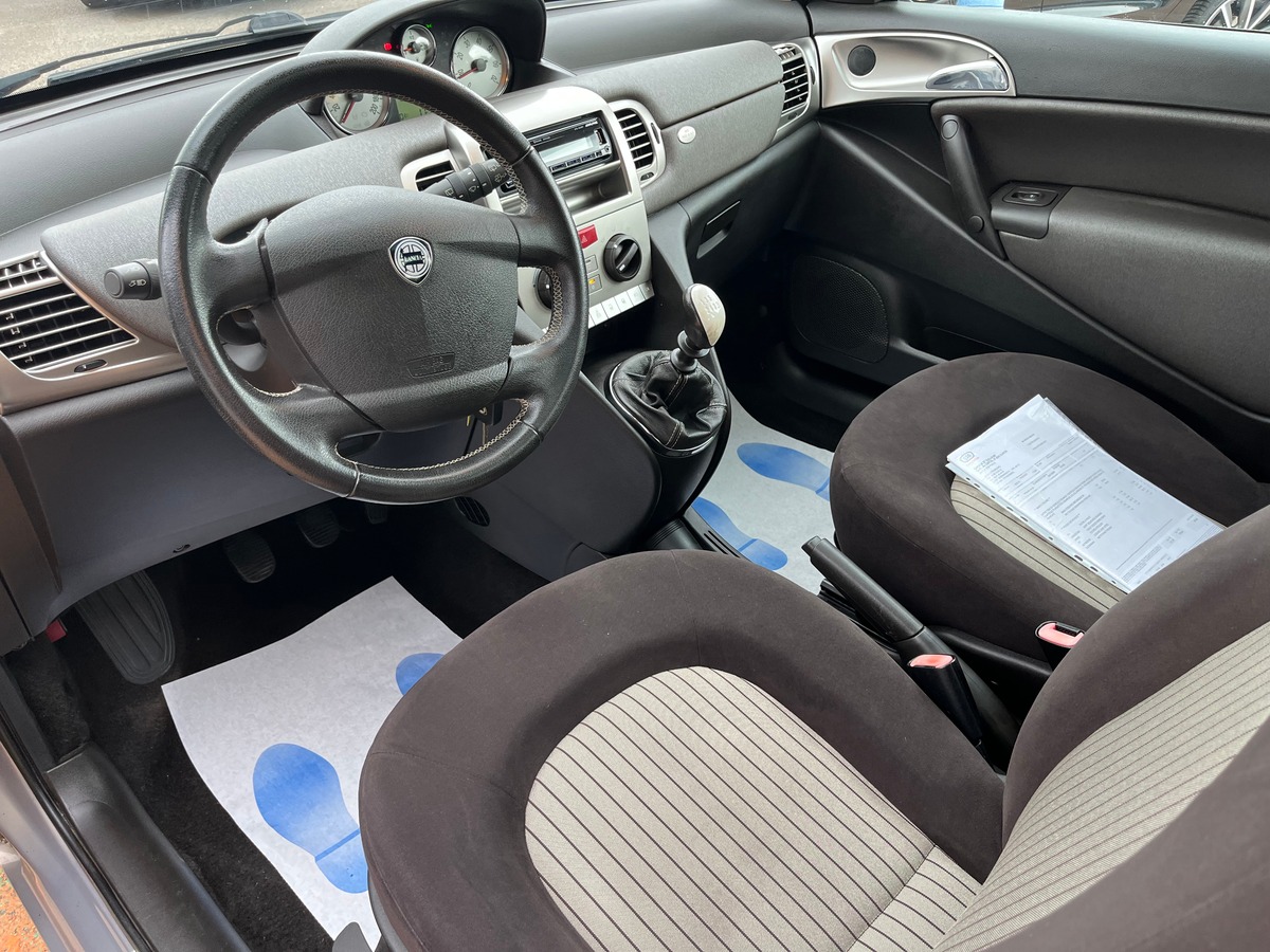 Lancia Ypsilon 1.4 i 95 ch ORO
